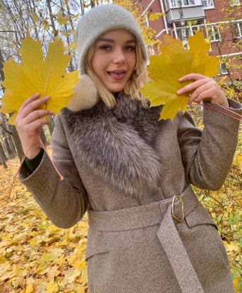 Искусная брюнетка готова исполнить все ваши желания и фантазии. Приглашаю вас на незабываемое свидание в атмосфере страсти и удовольствия. Позвольте мне позаботиться о вас! 1964, 18 лет